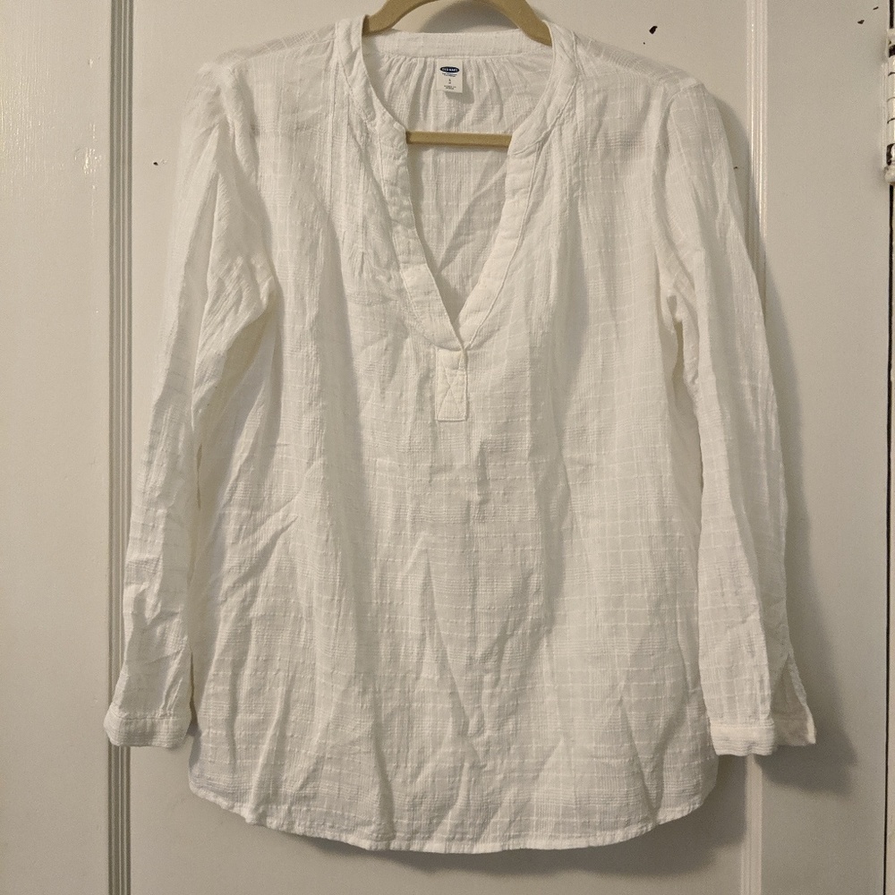 White v-neck top